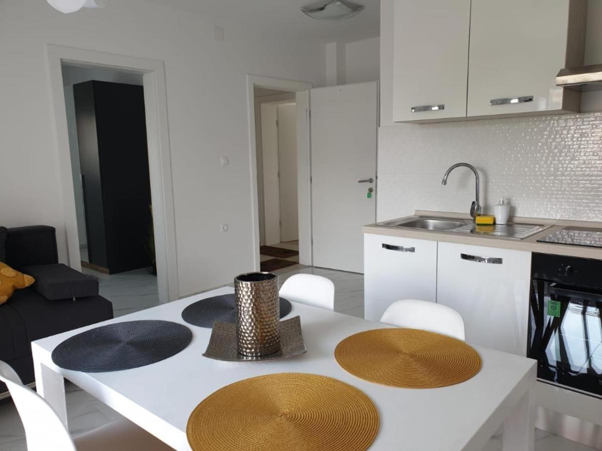 Premium Apartments Adore Novalja Buitenkant foto