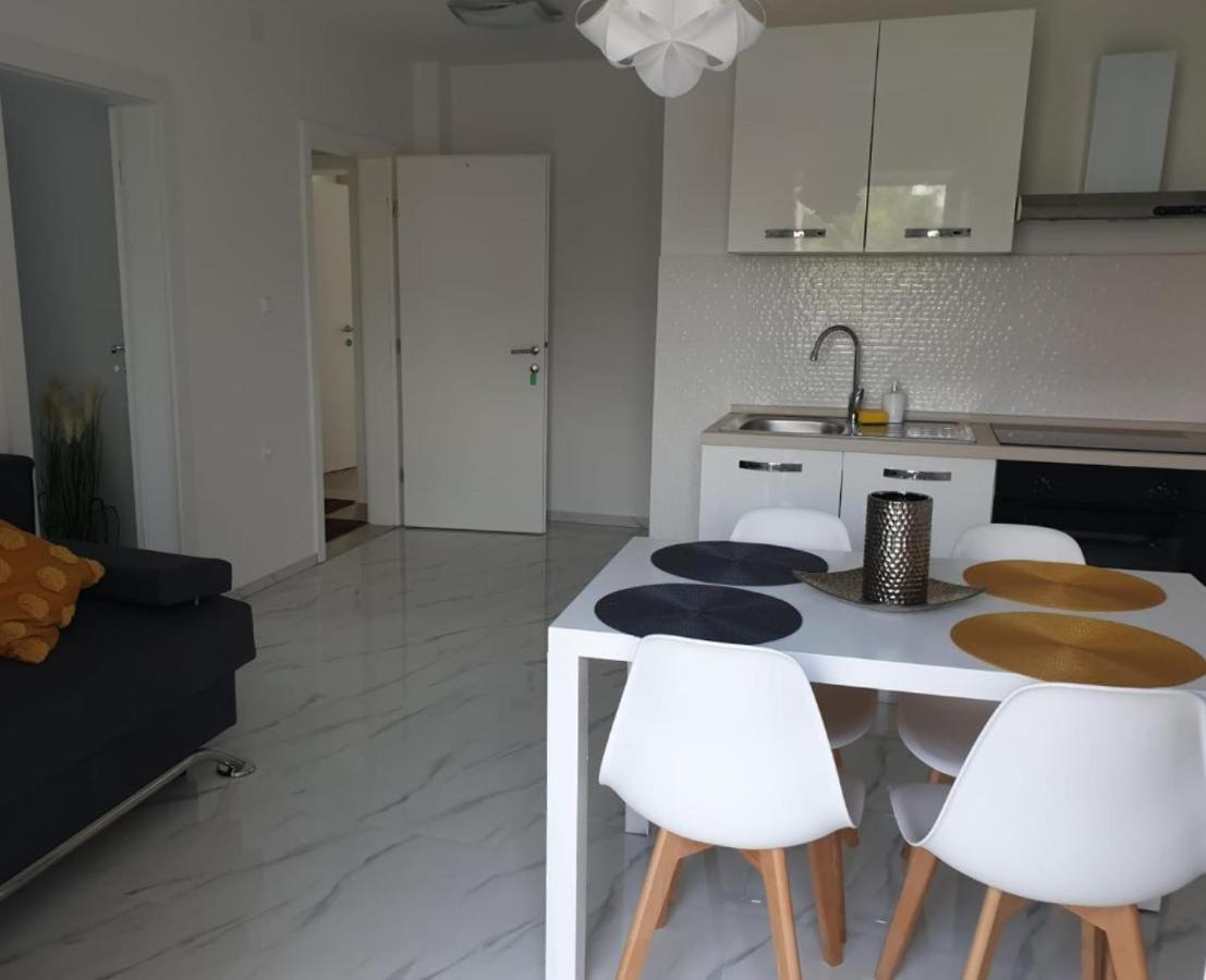 Premium Apartments Adore Novalja Buitenkant foto